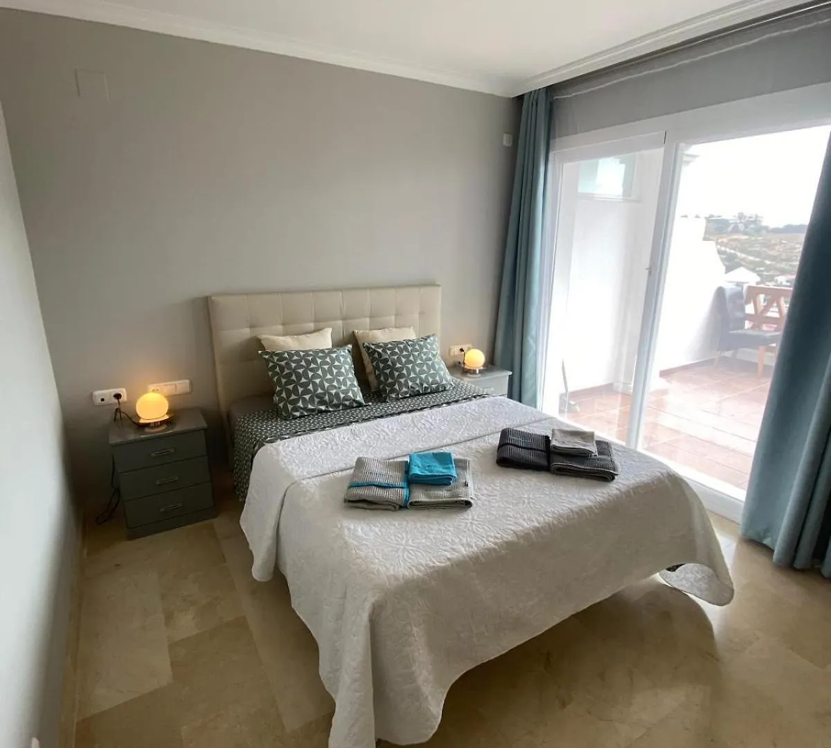 2 Bedroom Apartment Sitio De Calahonda, Mijas, 4 Pools!